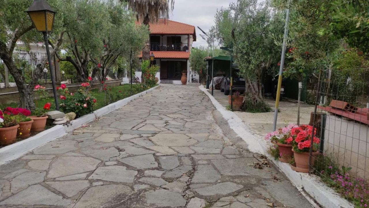 Keti's Apartments Nea Moudania Bagian luar foto