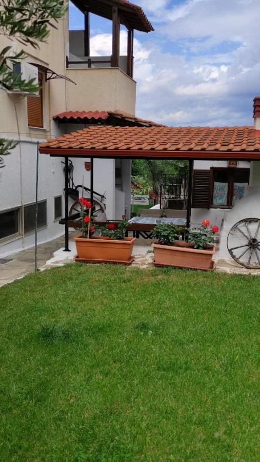 Keti's Apartments Nea Moudania Bagian luar foto