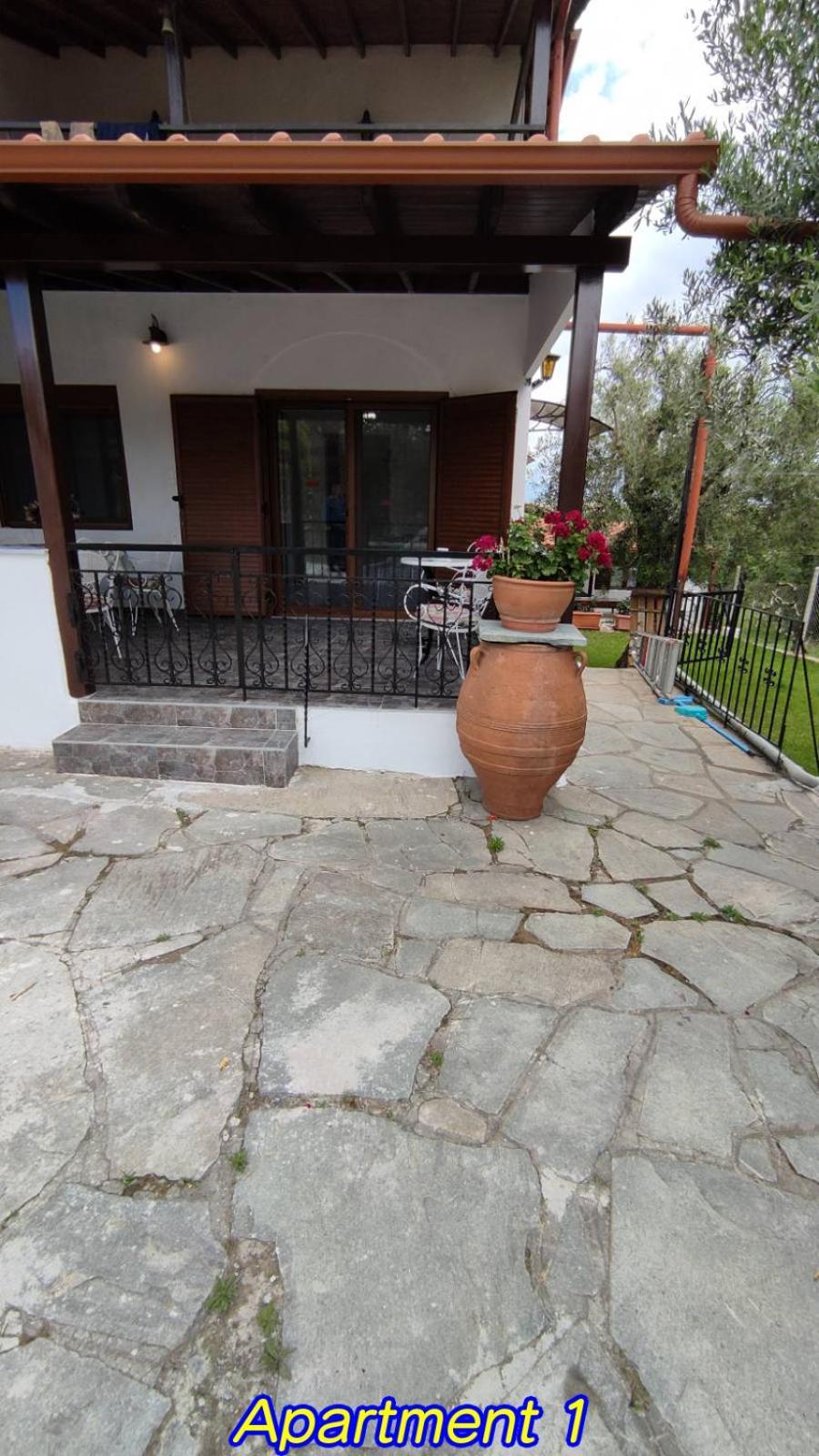 Keti's Apartments Nea Moudania Bagian luar foto